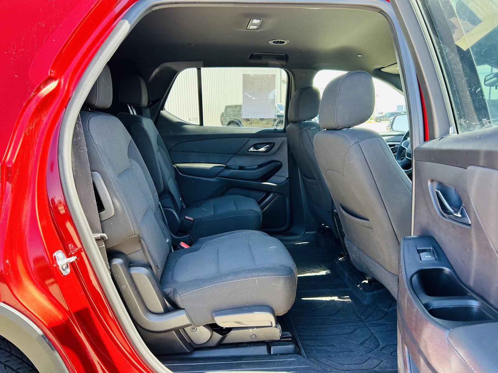 Used 2023 Chevrolet Traverse LT FWD image 32