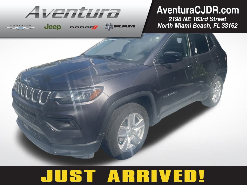 Used 2022 Jeep Compass Latitude image 1