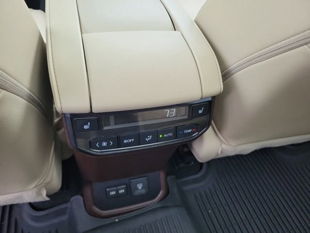 Used 2022 Toyota Highlander Platinum FWD image 17
