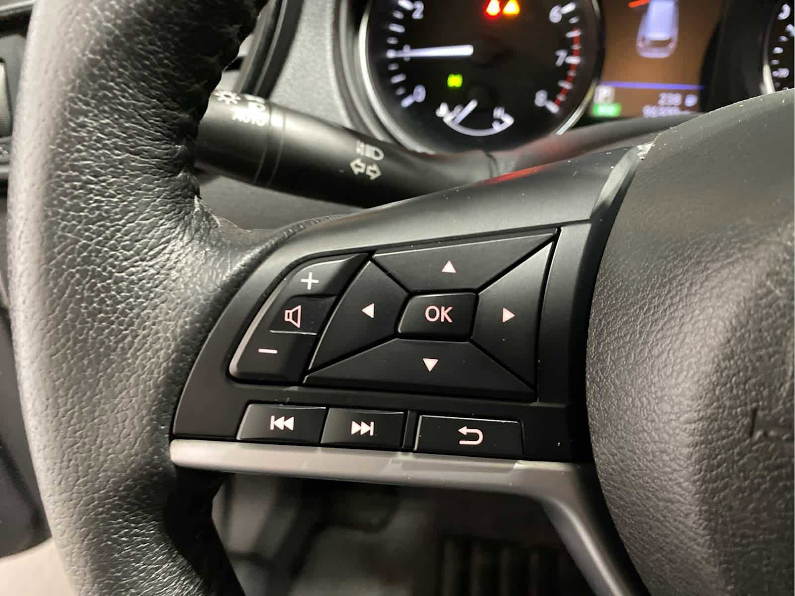 Used 2019 Nissan Rogue SV image 14