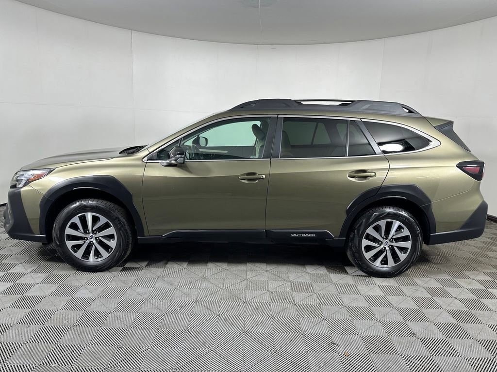 Used 2024 Subaru Outback Premium AWD/4WD image 2