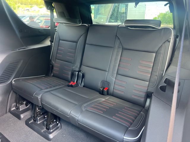 Used 2025 GMC Yukon AT4 Ultimate w/ LPO, Floor Liner Package AWD/4WD image 18