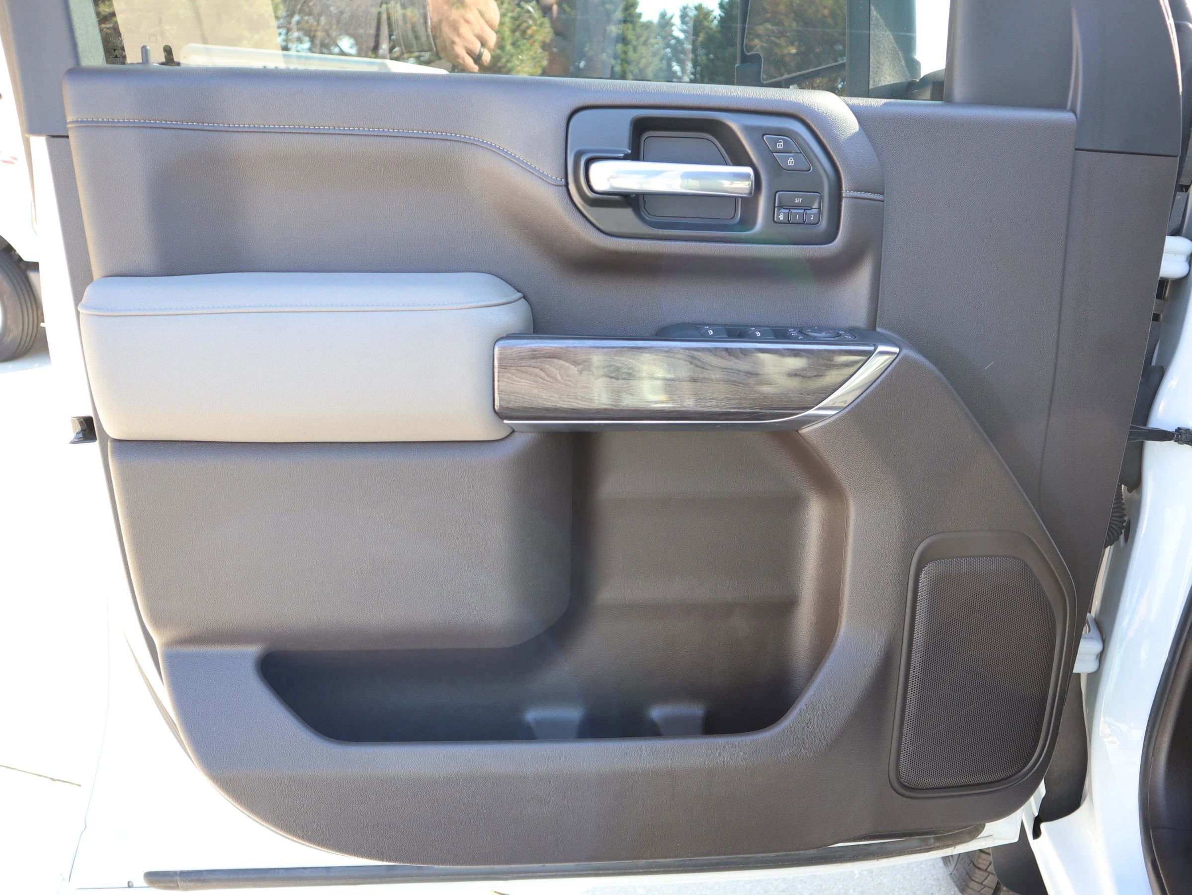 Used 2021 Chevrolet Silverado 2500 LTZ w/ LTZ Convenience Package image 28