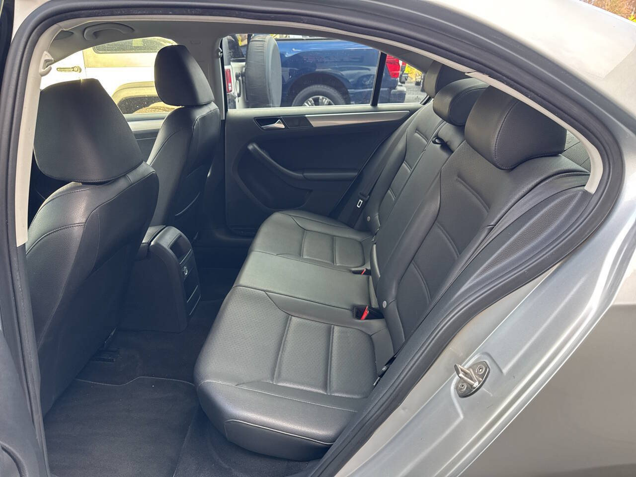 Used 2015 Volkswagen Jetta Sport FWD image 16
