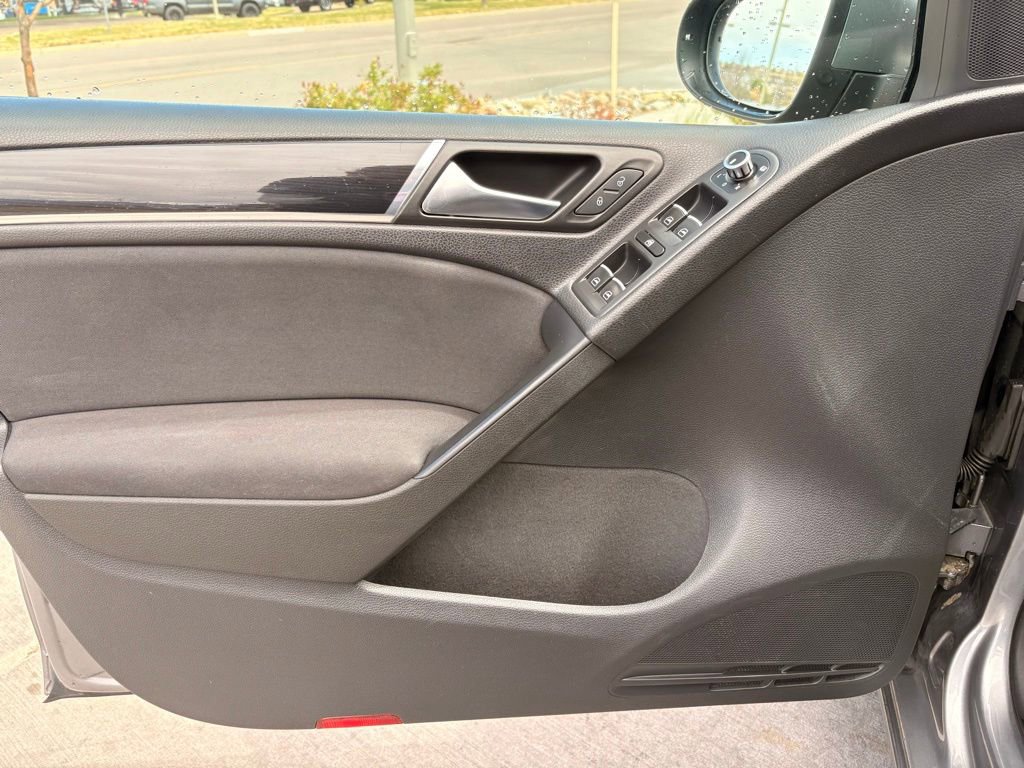 Used 2013 Volkswagen Golf 4-Door FWD image 9