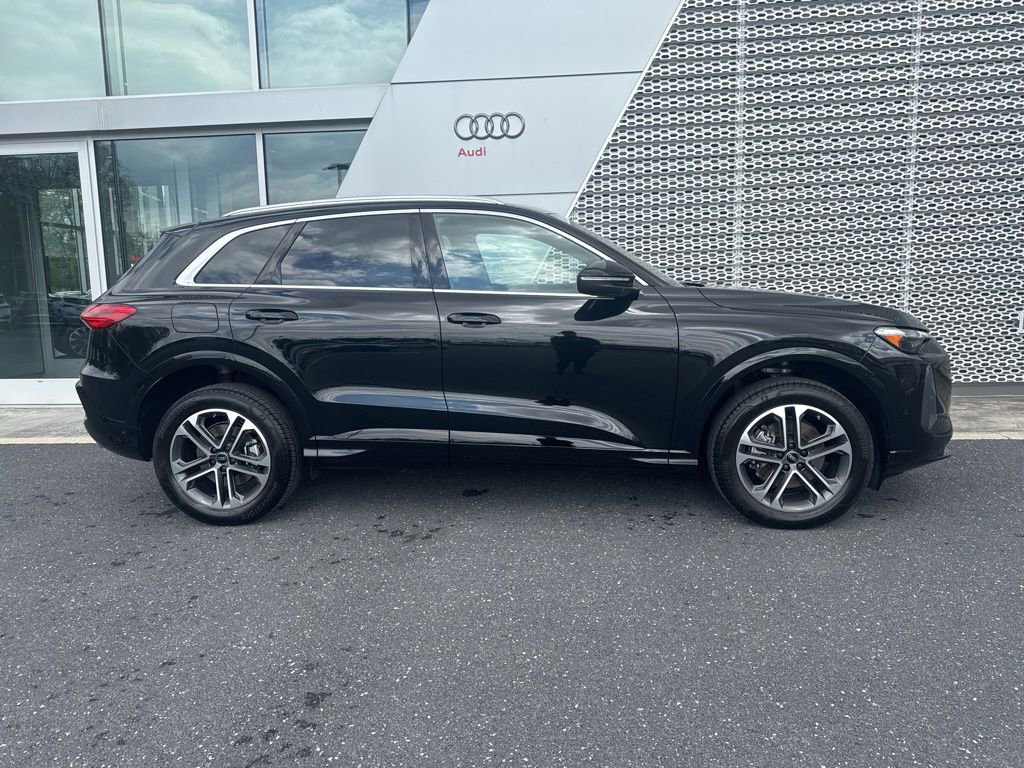Certified 2025 Audi Q5 Premium w/ Premium Plus AWD/4WD image 2