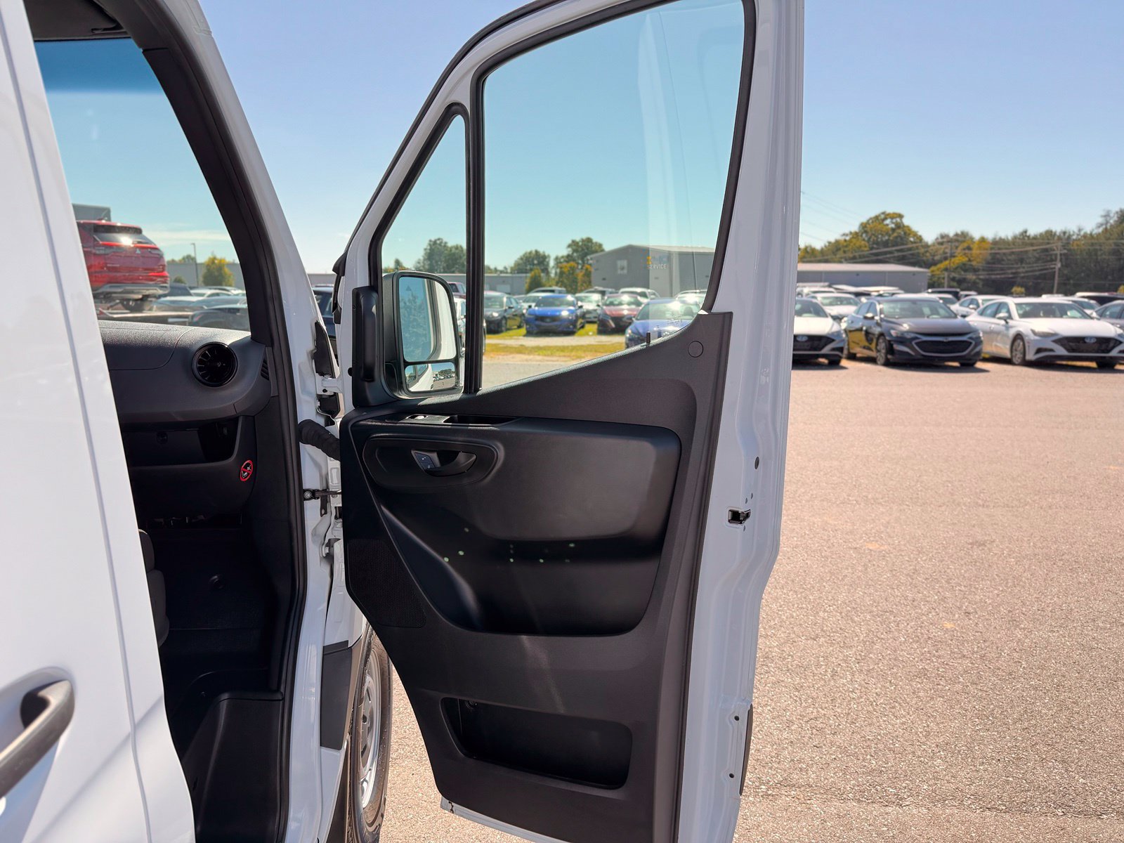 Used 2025 Mercedes-Benz Sprinter 2500 image 18