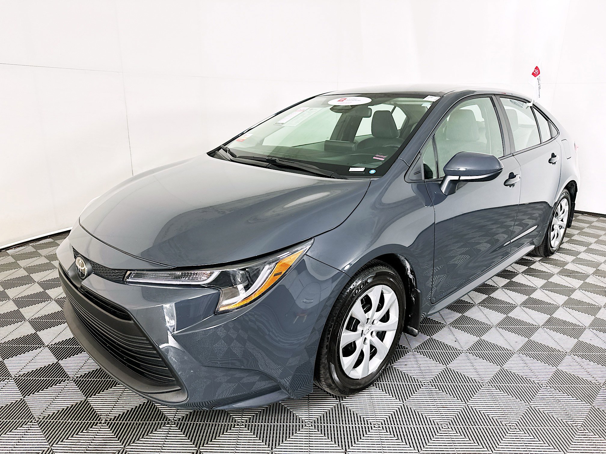 Used 2025 Toyota Corolla LE FWD image 7