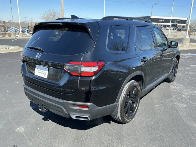 Used 2025 Honda Pilot Black Edition image 3