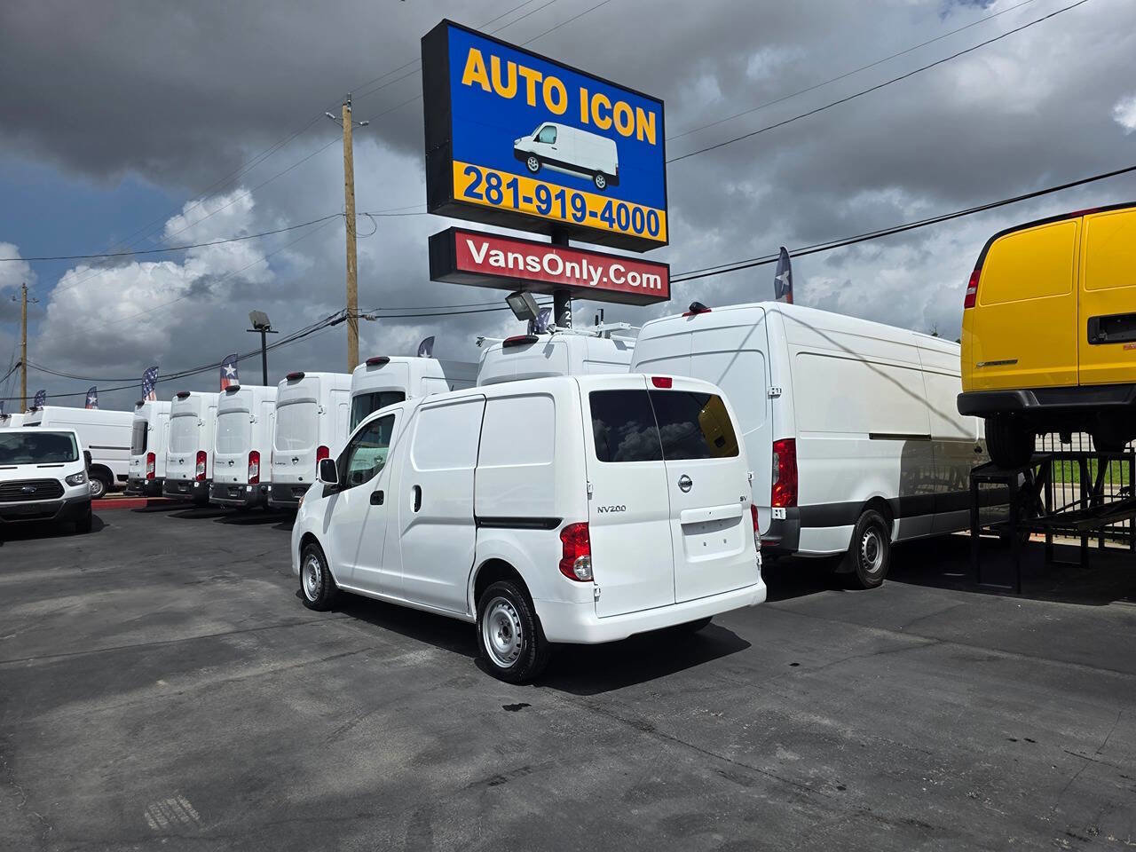 Used 2019 Nissan NV200 SV w/ Back Door Glass Package FWD image 2