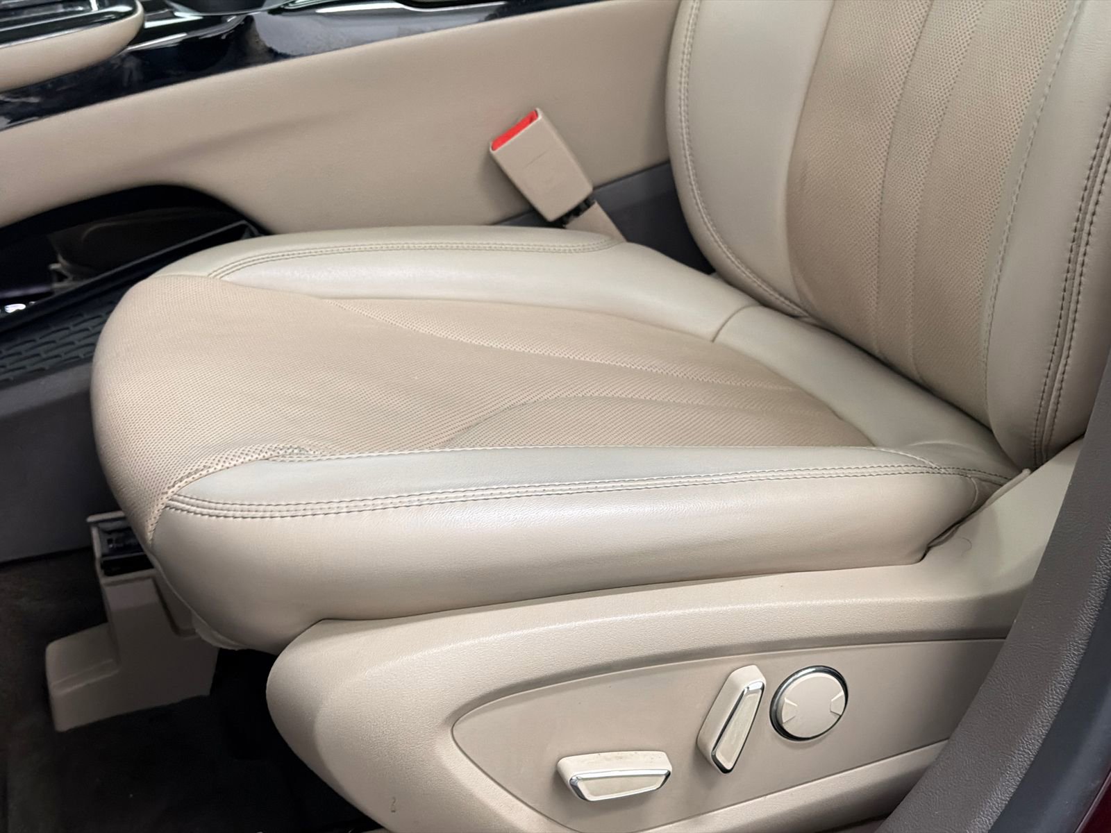 Used 2023 Lincoln Nautilus Reserve image 17