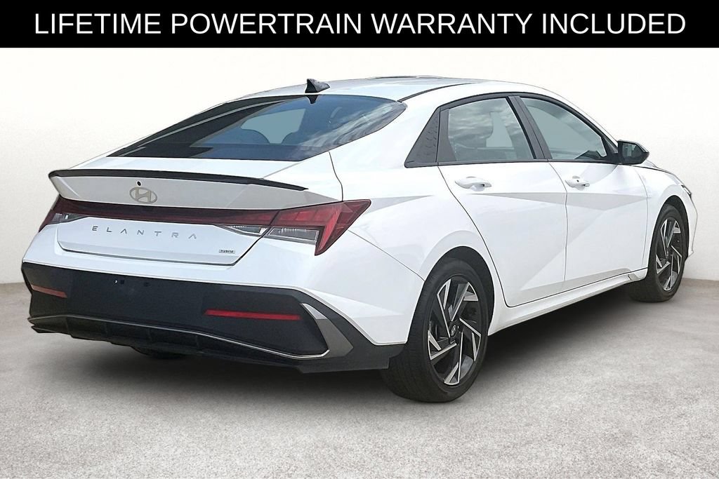 Used 2025 Hyundai Elantra SEL FWD image 2