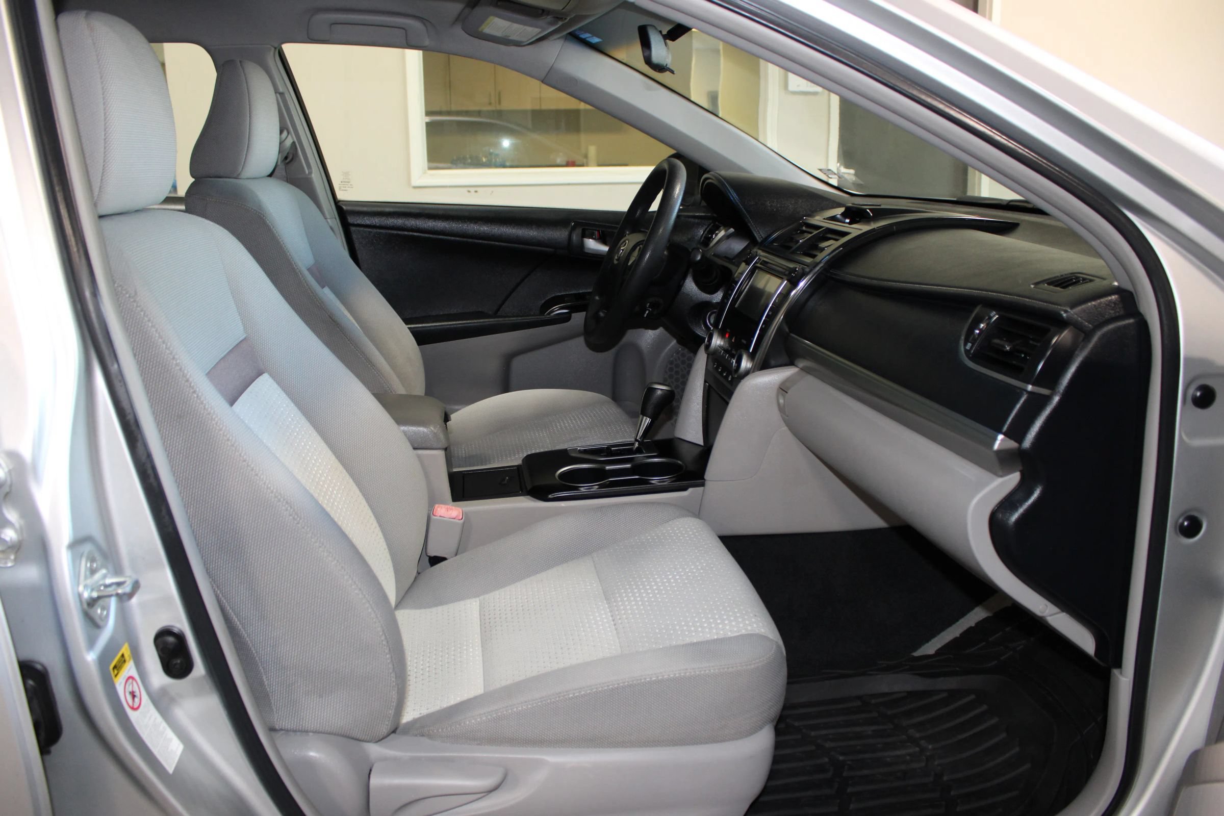 Used 2012 Toyota Camry LE FWD image 21