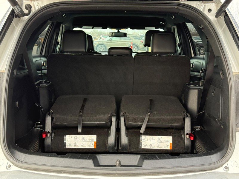 Used 2017 Ford Explorer XLT w/ Equipment Group 202A image 6