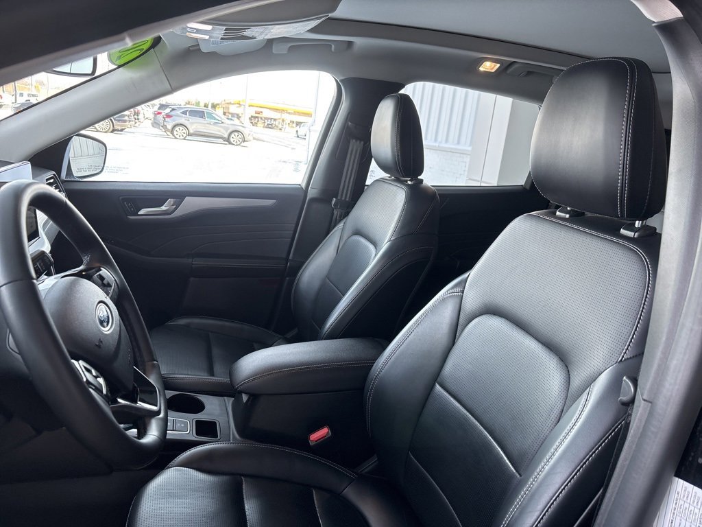 Used 2024 Ford Escape Platinum image 8