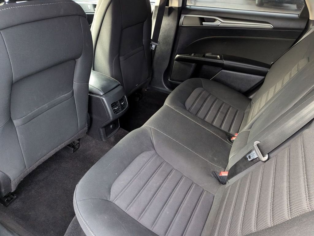Used 2019 Ford Fusion SE image 30