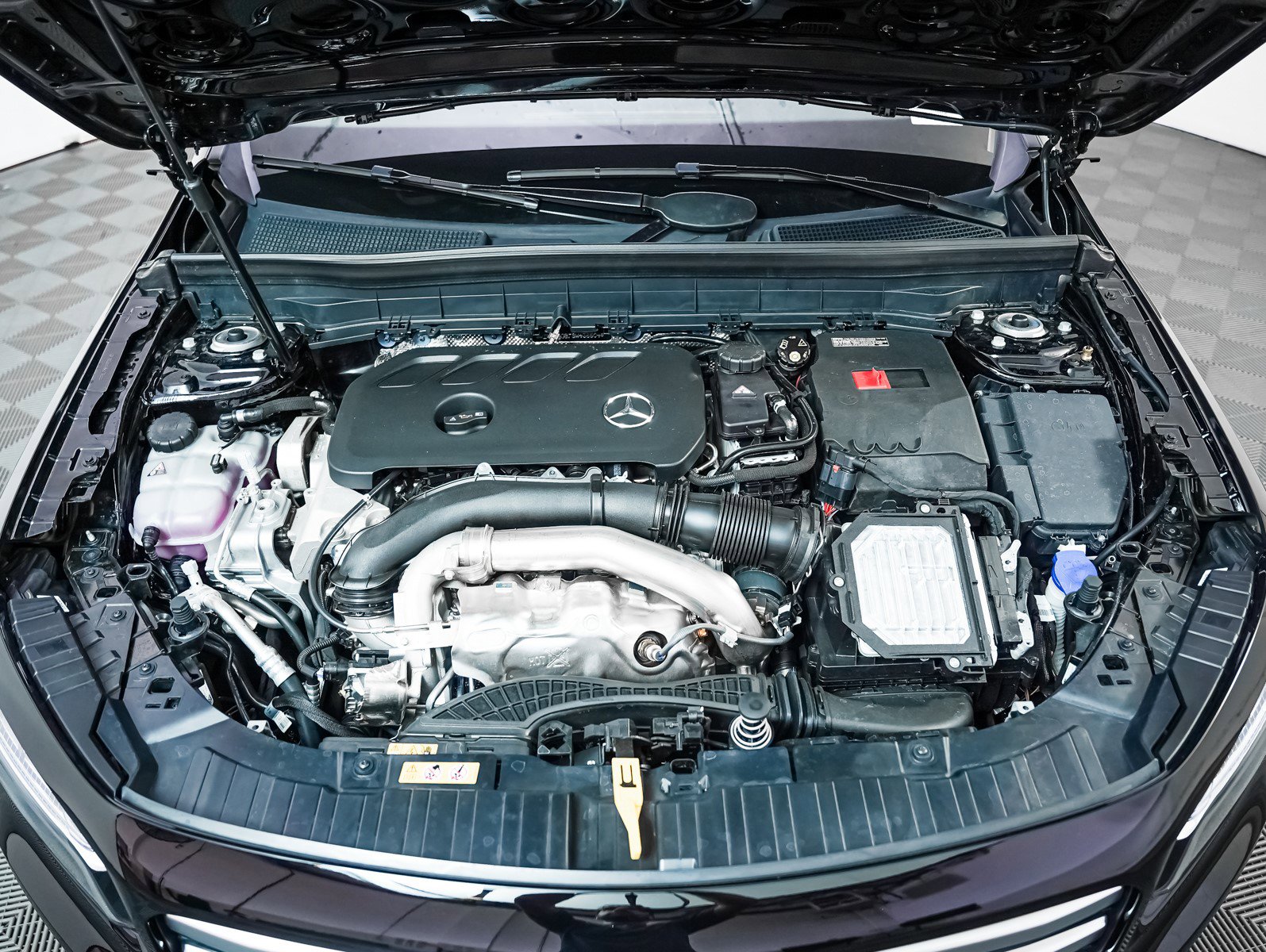 New 2025 Mercedes-Benz GLB 250 image 4