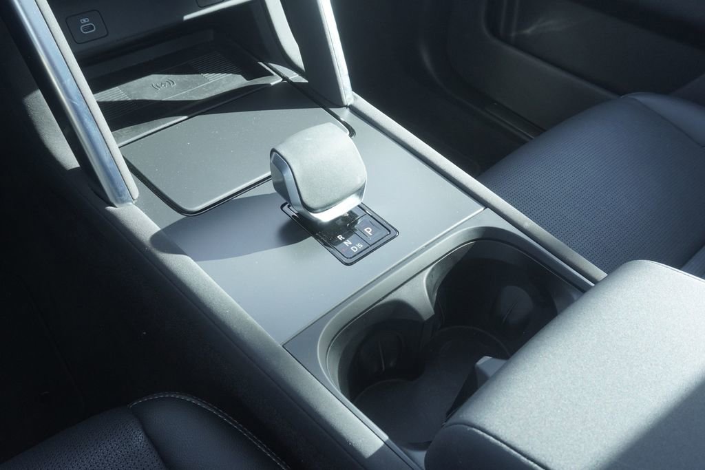 Used 2025 Land Rover Discovery Sport Dynamic SE image 14