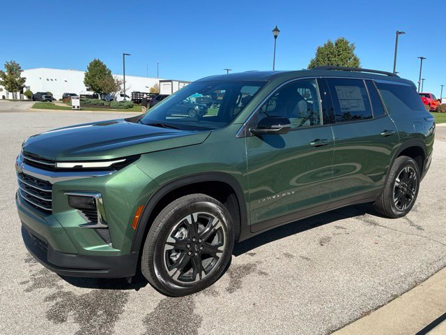 New 2027 Chevrolet Traverse LT w/ Sun and Wheel Package AWD/4WD image 3