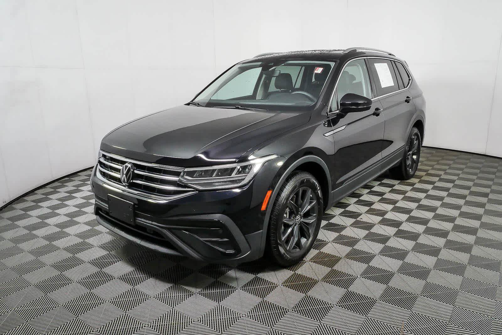 Certified 2024 Volkswagen Tiguan SE FWD image 24