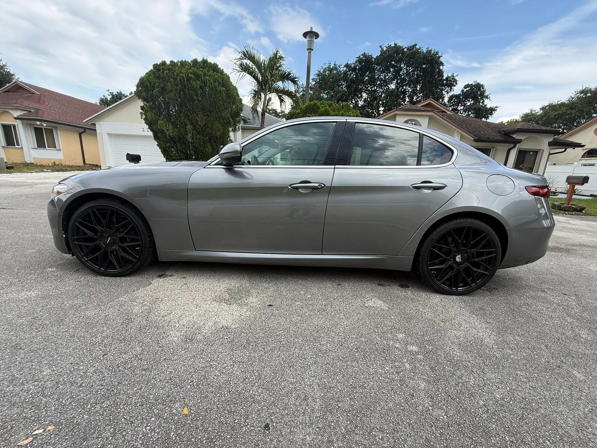 Used 2017 Alfa Romeo Giulia Ti AWD/4WD image 3