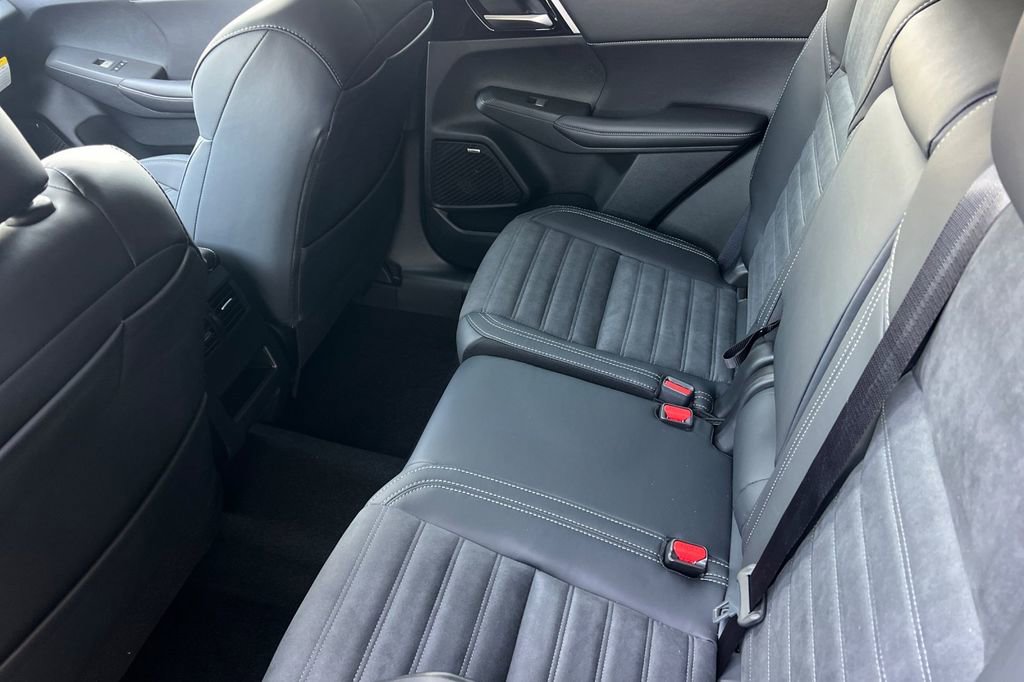 New 2026 Mitsubishi Outlander SE FWD image 13