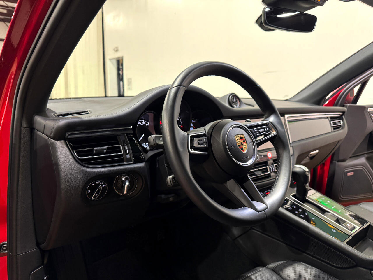Used 2023 Porsche Macan image 9