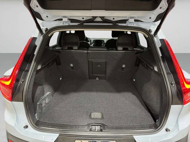 Used 2025 Volvo XC40 B5 Core AWD/4WD image 31