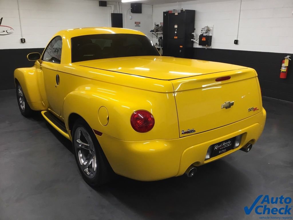 Used 2003 Chevrolet SSR w/ Preferred Equipment Group RWD image 18