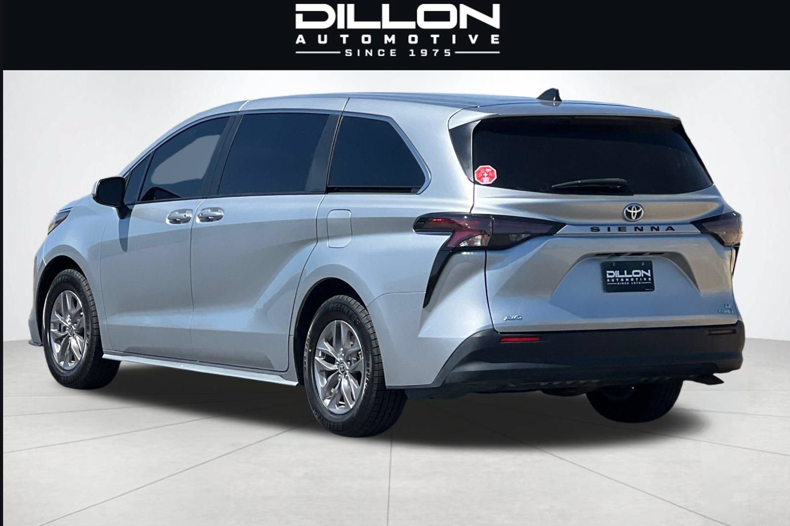 Used 2024 Toyota Sienna LE AWD/4WD image 6