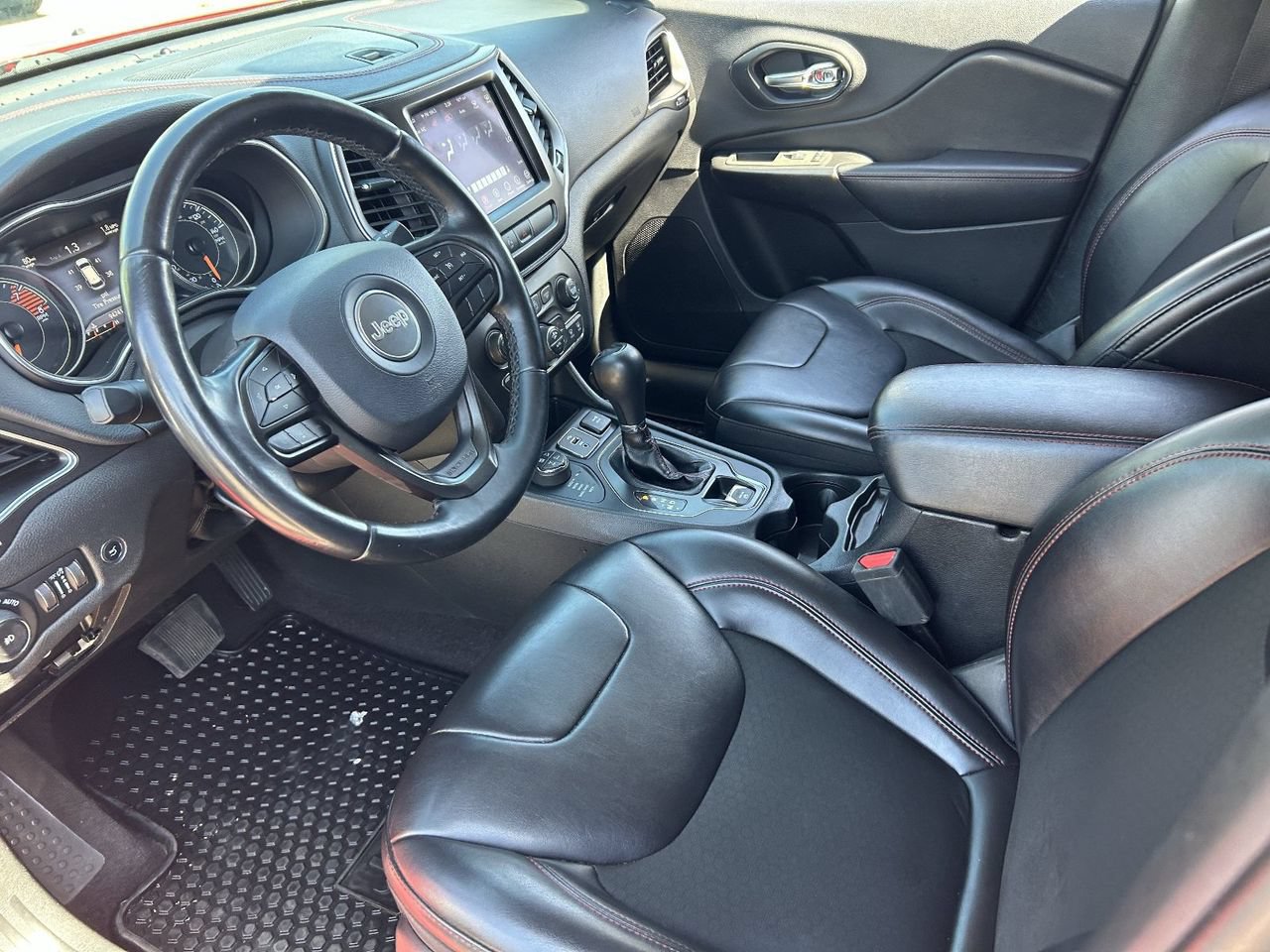 Used 2019 Jeep Cherokee Trailhawk w/ Comfort/Convenience Group AWD/4WD image 53