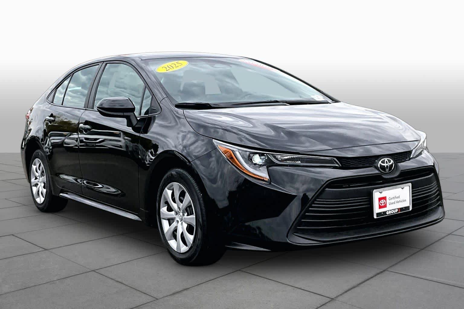 Certified 2025 Toyota Corolla LE FWD image 2