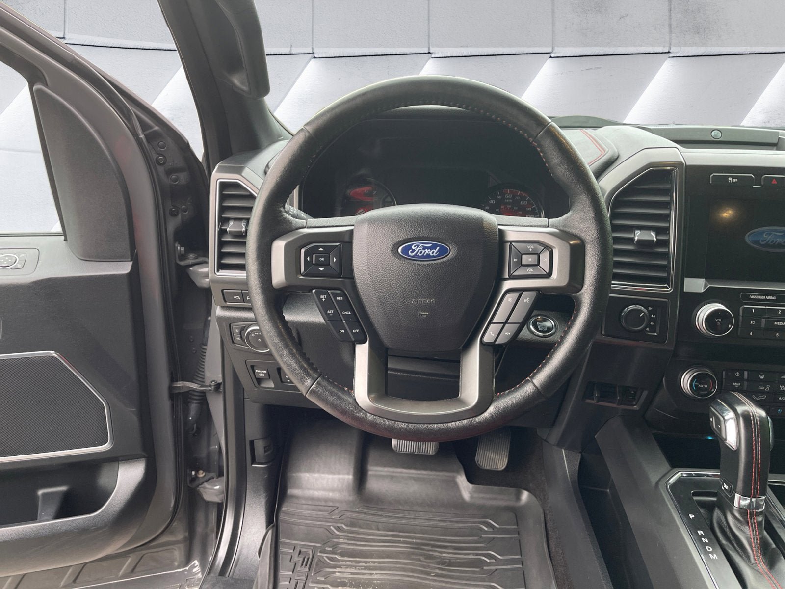 Used 2020 Ford F150 Lariat w/ Equipment Group 502A Luxury AWD/4WD image 13