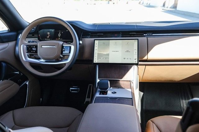 New 2025 Land Rover Range Rover SE image 14