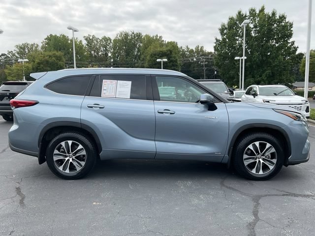 Used 2021 Toyota Highlander XLE AWD/4WD image 7