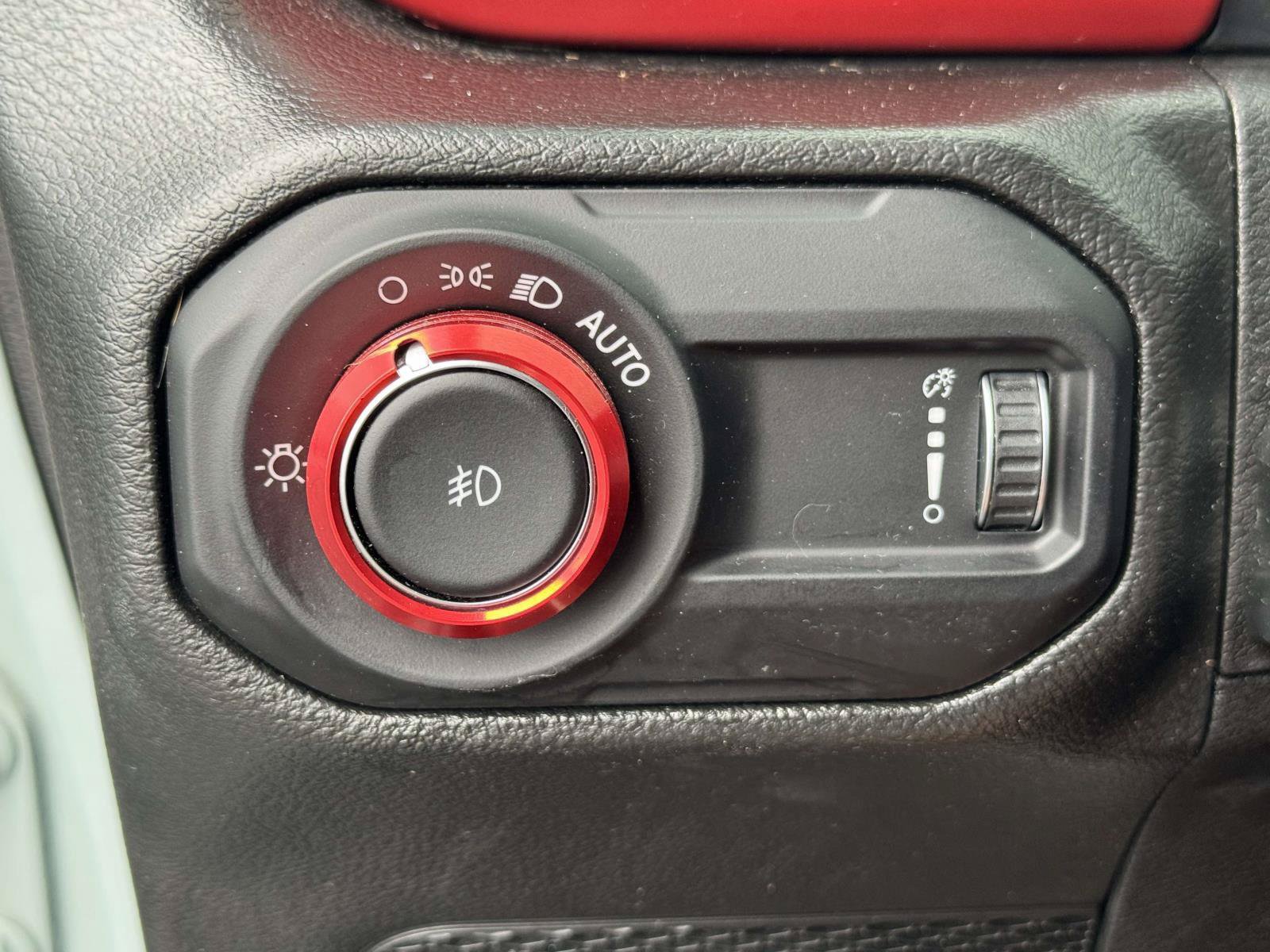 Used 2023 Jeep Wrangler Unlimited Rubicon w/ Cold Weather Group AWD/4WD image 12