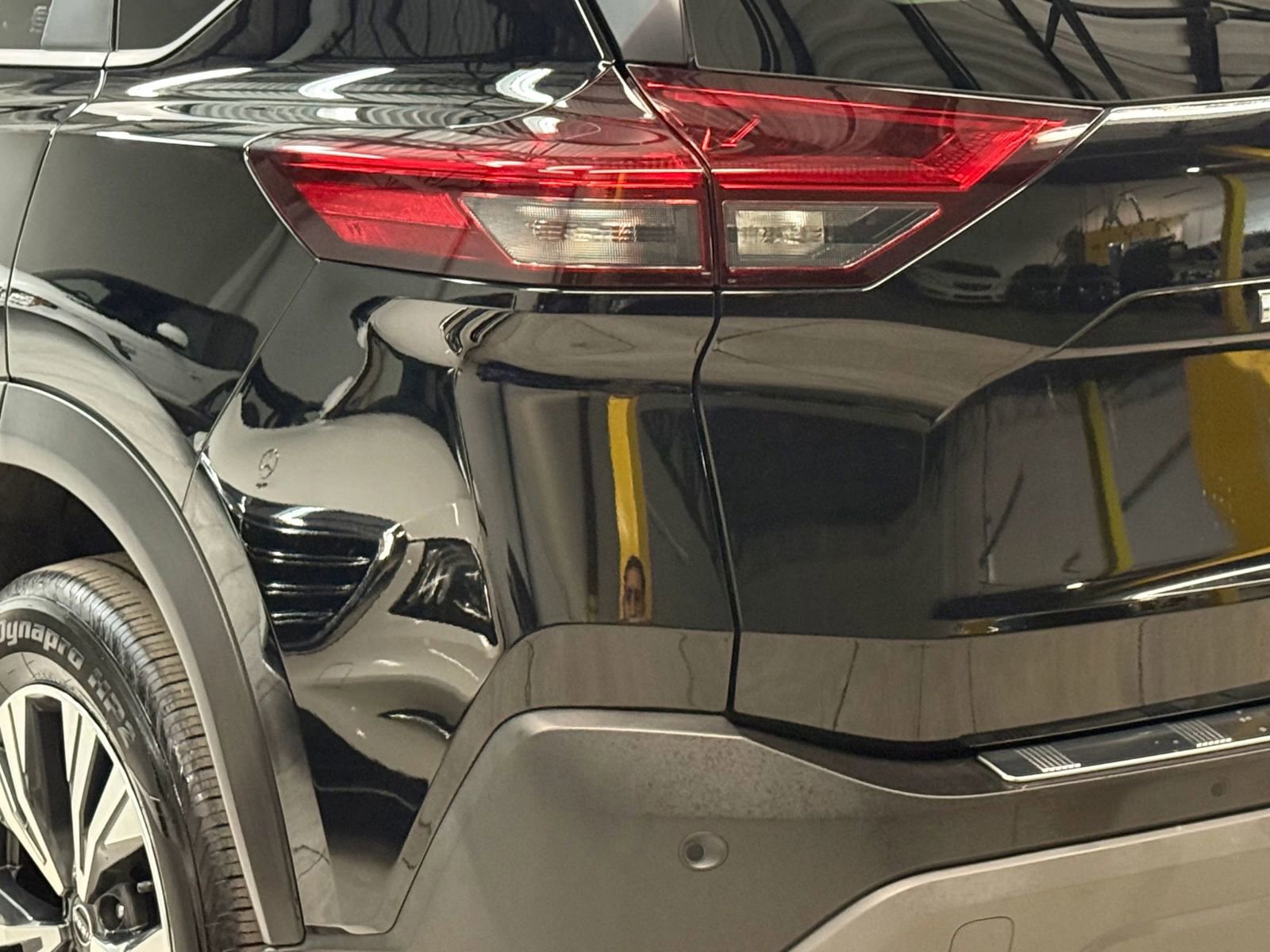 Used 2023 Nissan Rogue SV image 12