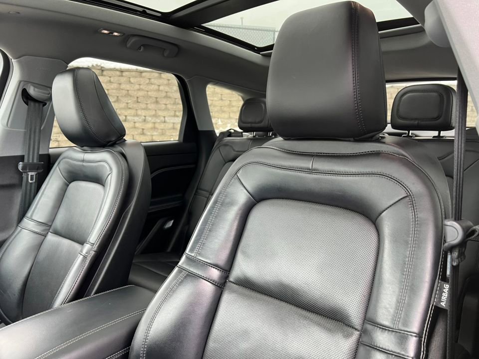 Used 2022 Lincoln Corsair AWD w/ Premium Package image 12