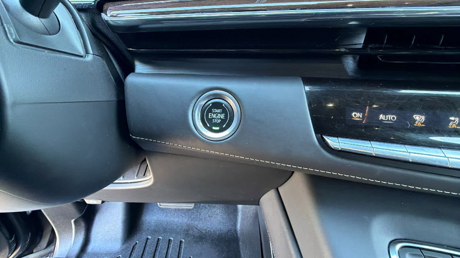 Used 2023 Cadillac Escalade Sport Platinum w/ Heavy-Duty Trailer Package AWD/4WD image 17