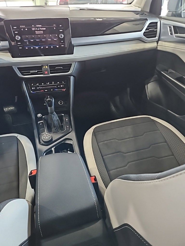 New 2026 Volkswagen Taos SE image 23