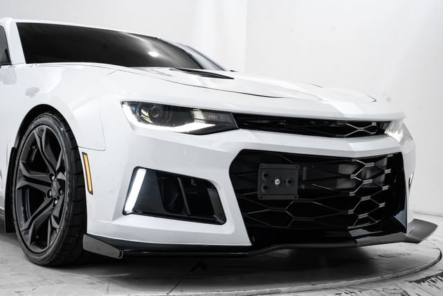 Used 2017 Chevrolet Camaro SS RWD image 8