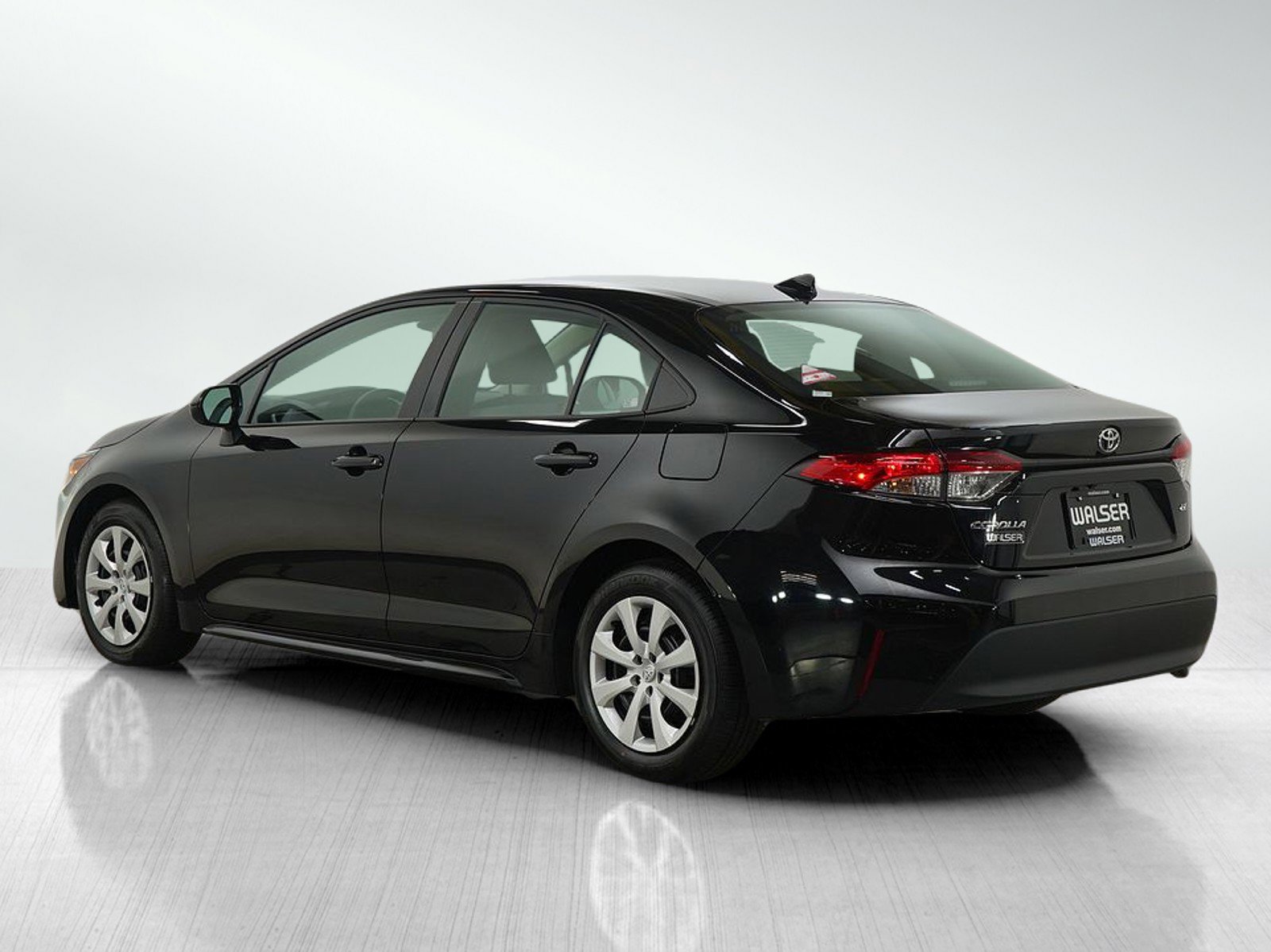 Used 2025 Toyota Corolla LE image 3
