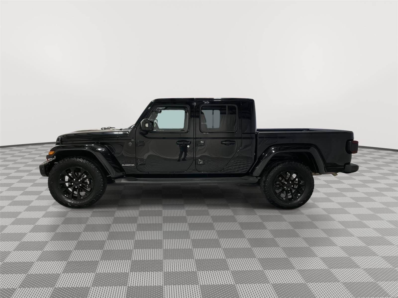 Used 2022 Jeep Gladiator Overland image 2