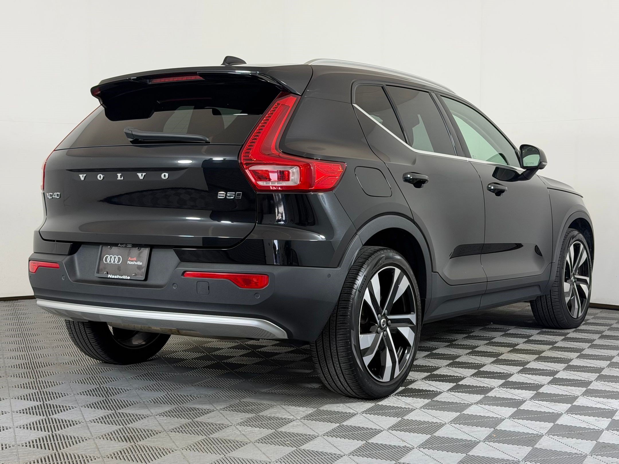 Used 2024 Volvo XC40 B5 Plus w/ Protection Package Premier AWD/4WD image 9
