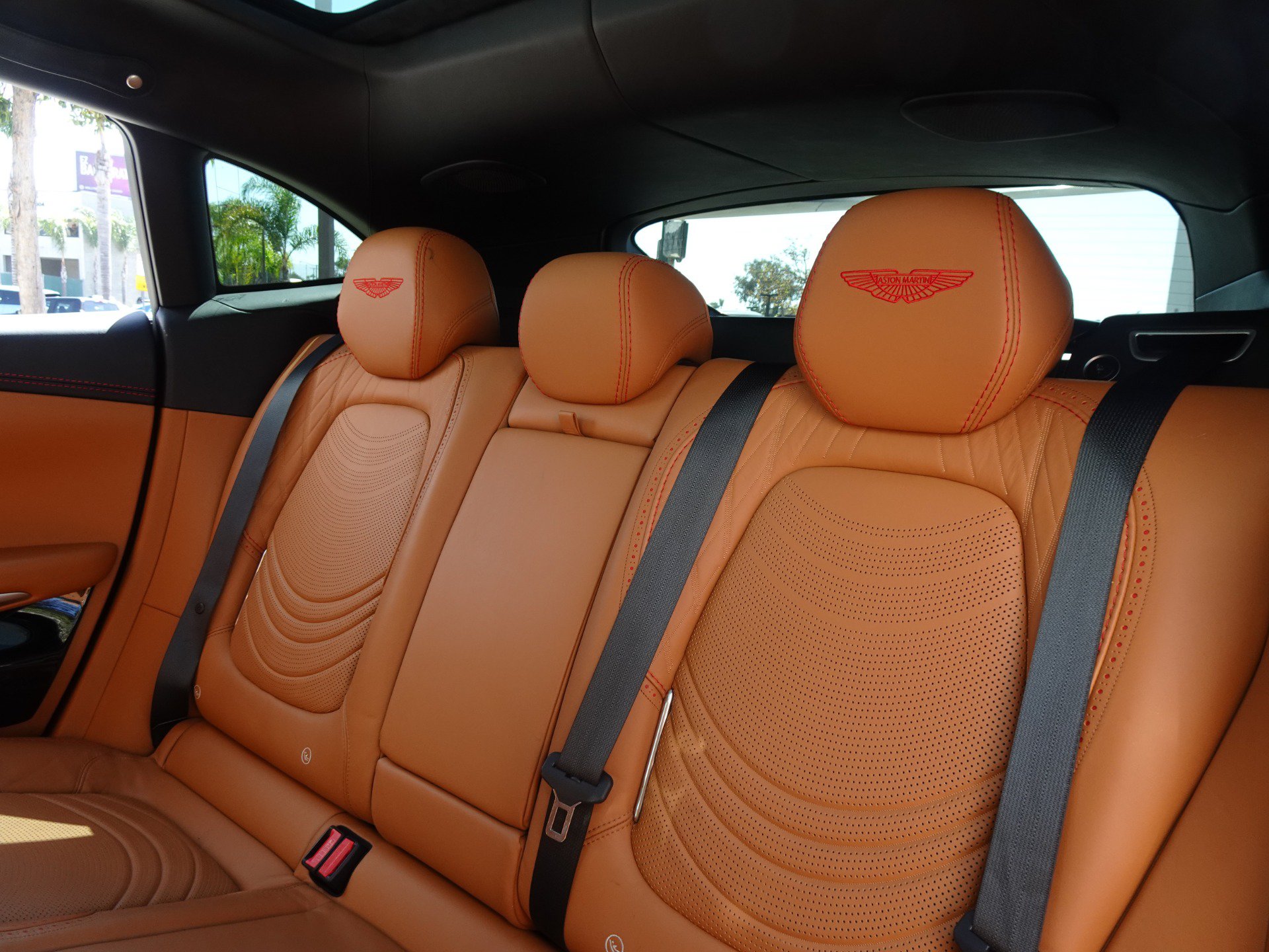 Used 2022 Aston Martin DBX AWD/4WD image 15