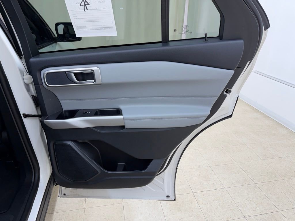 Used 2024 Ford Explorer XLT w/ Equipment Group 202A image 14