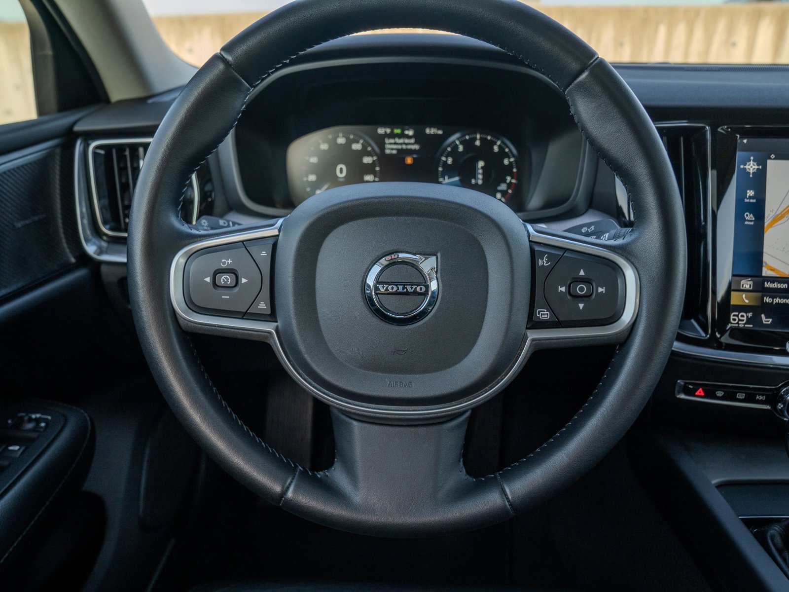 Used 2019 Volvo S60 T6 Momentum w/ Multimedia Package image 25