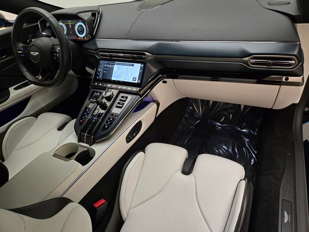 Used 2025 Aston Martin V8 Vantage Coupe image 24