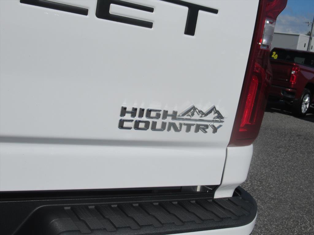 Used 2022 Chevrolet Silverado 2500 High Country w/ Technology Package image 9