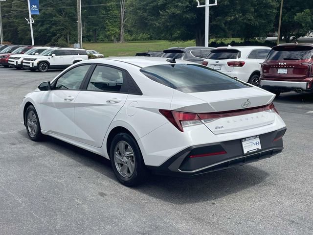 Certified 2024 Hyundai Elantra SE FWD image 5